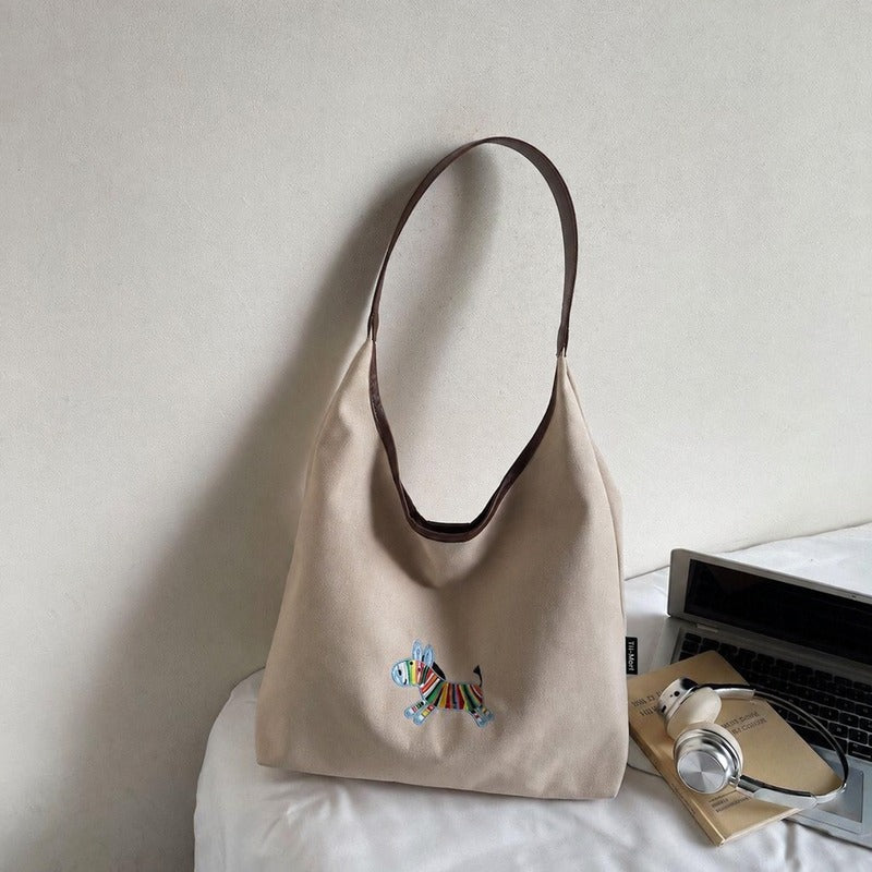 ポニー刺繍キャンバスバッグ 大容量ボックス型のナチュラルショルダー