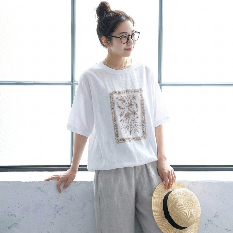 リネンコットン 夏のモチーフ柄 ラウンドネック ワイドフィット 毎日着たい シャツ