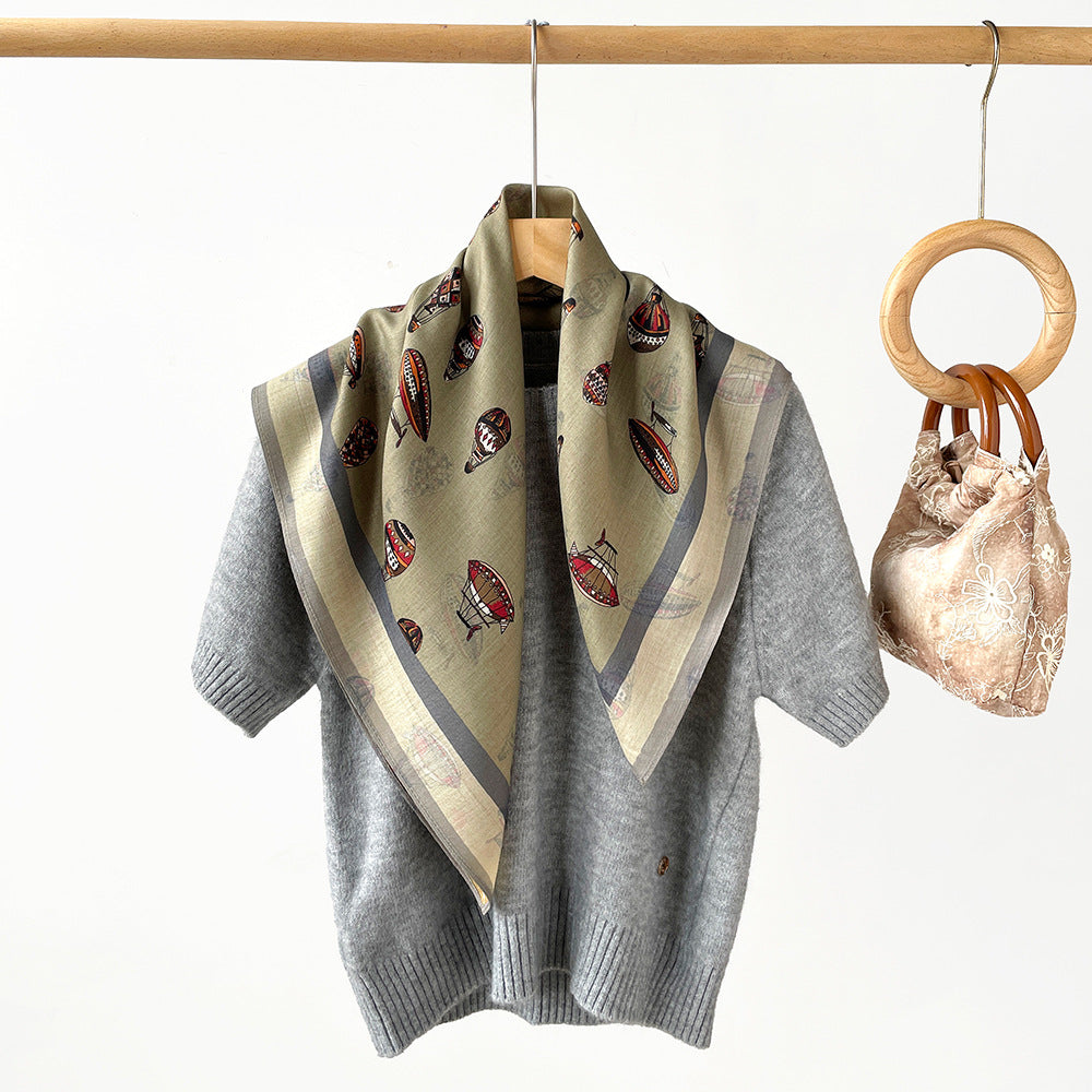 70×70cm 総柄サテンスカーフ