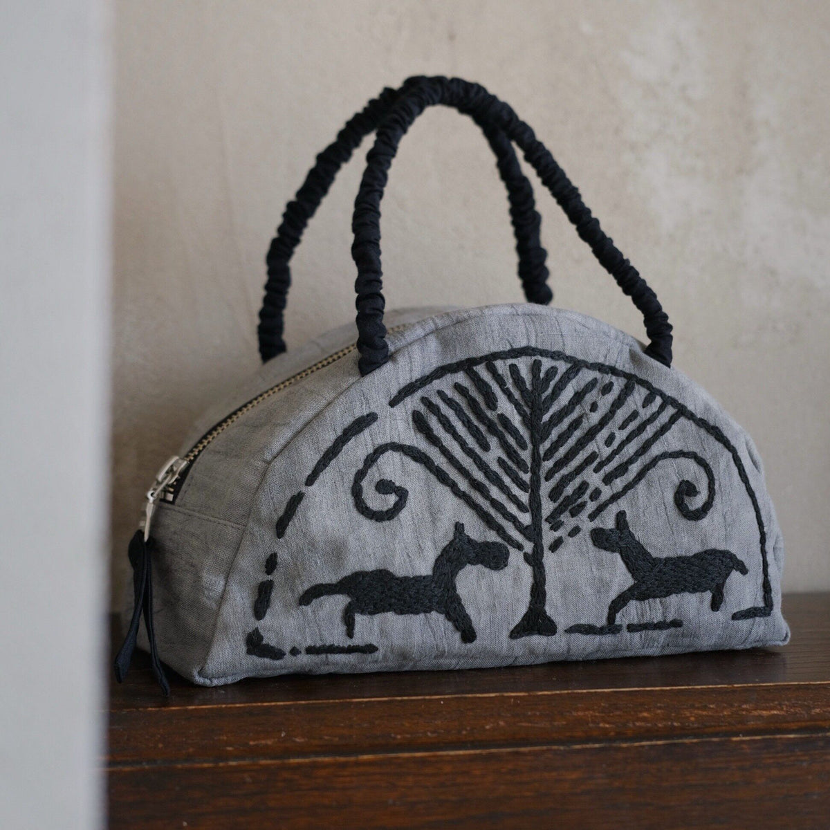 オリジナルデザイン 手刺繍 瓦当紋様 貝殻型 ハンドバッグ