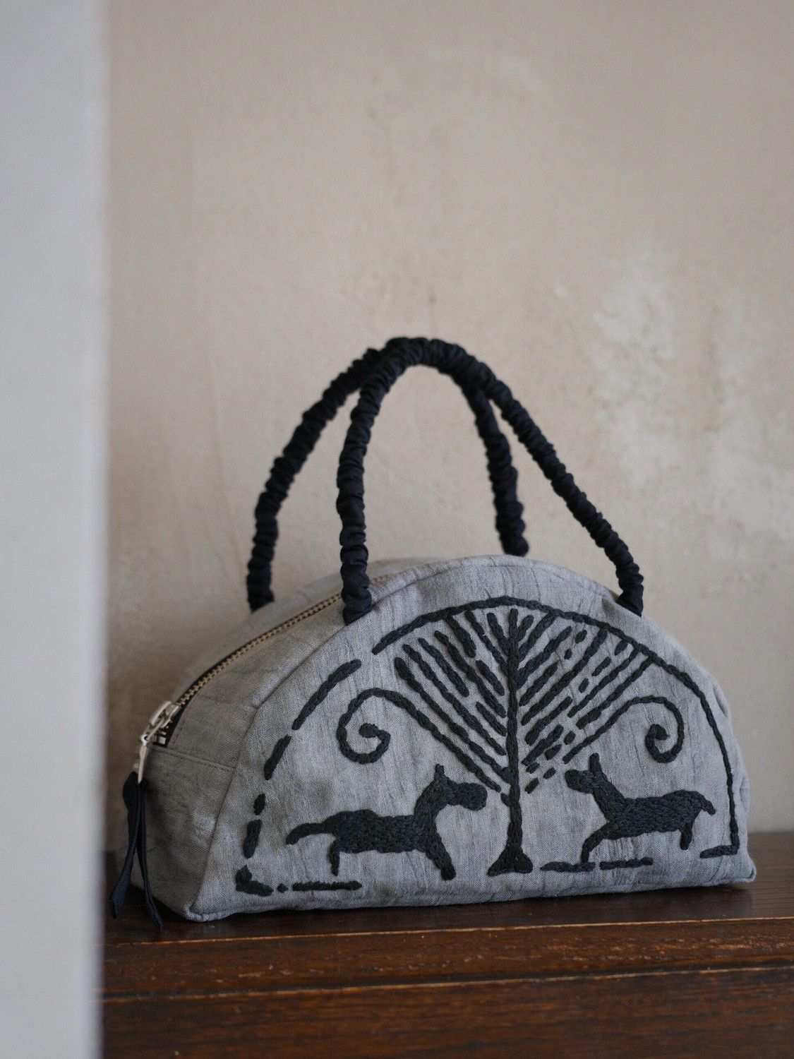 オリジナルデザイン 手刺繍 瓦当紋様 貝殻型 ハンドバッグ