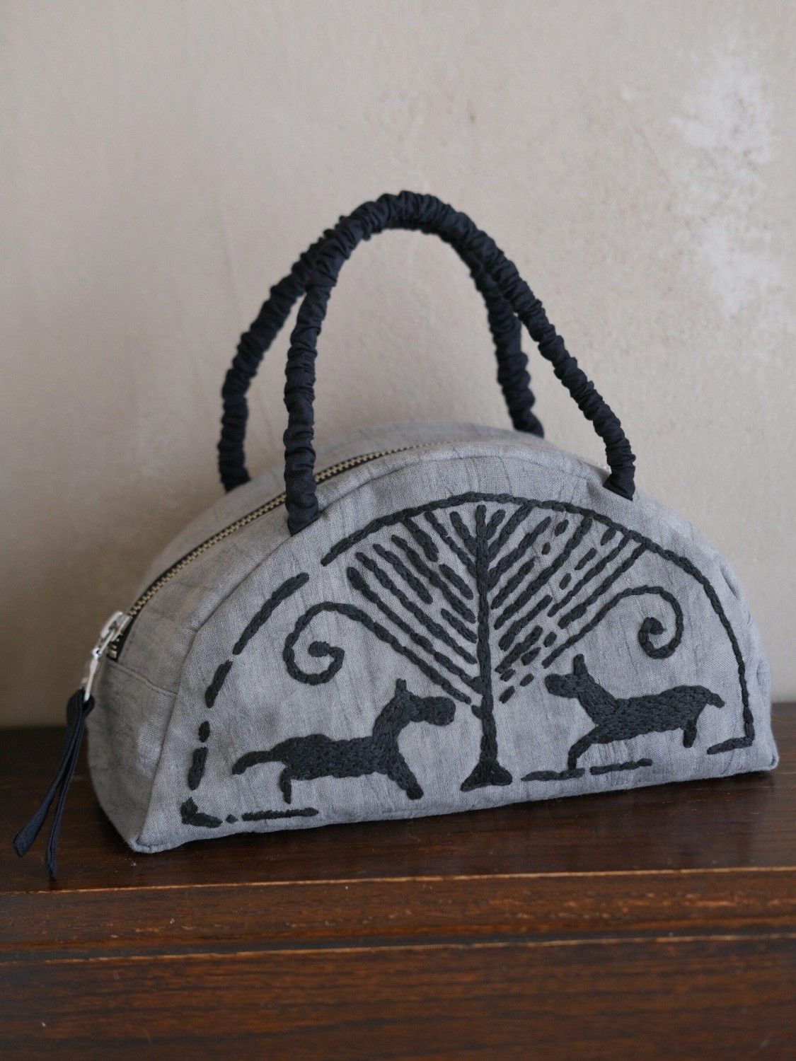 オリジナルデザイン 手刺繍 瓦当紋様 貝殻型 ハンドバッグ