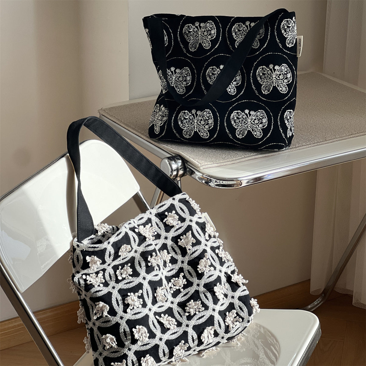総柄刺繍 マグネット開閉トートバッグ