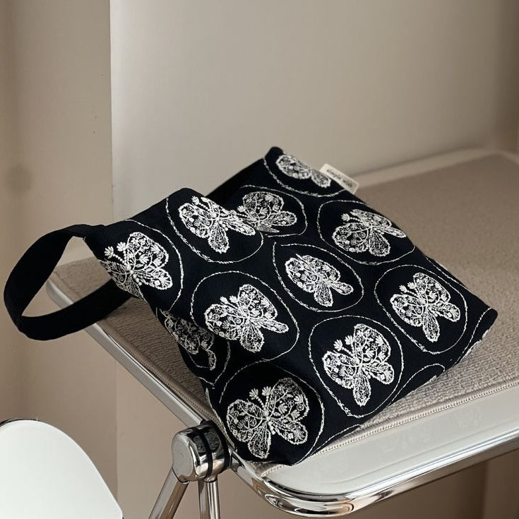 総柄刺繍 マグネット開閉トートバッグ