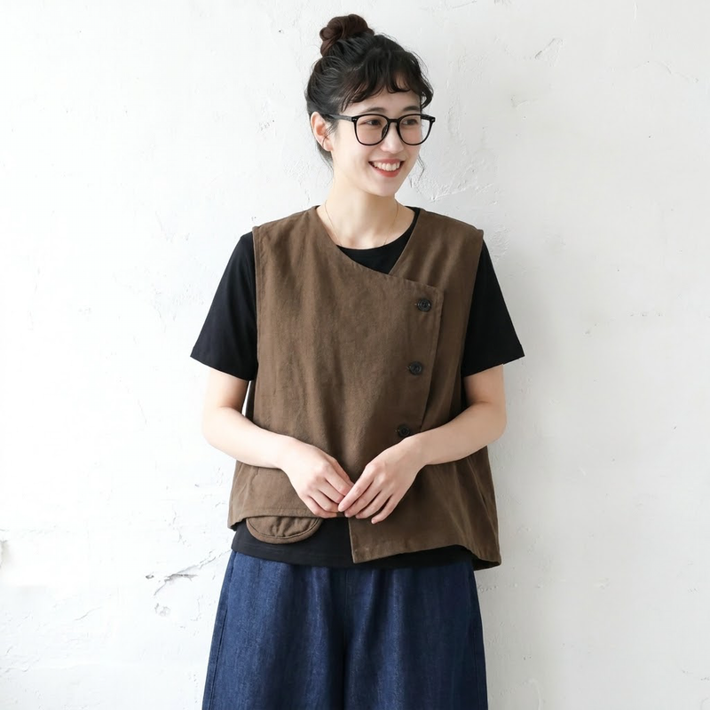 こういうの、なんか好き。アシンメトリー ボタン ノースリーブ レトロ ベスト