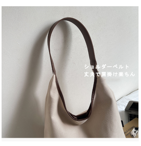 ポニー刺繍キャンバスバッグ 大容量ボックス型のナチュラルショルダー