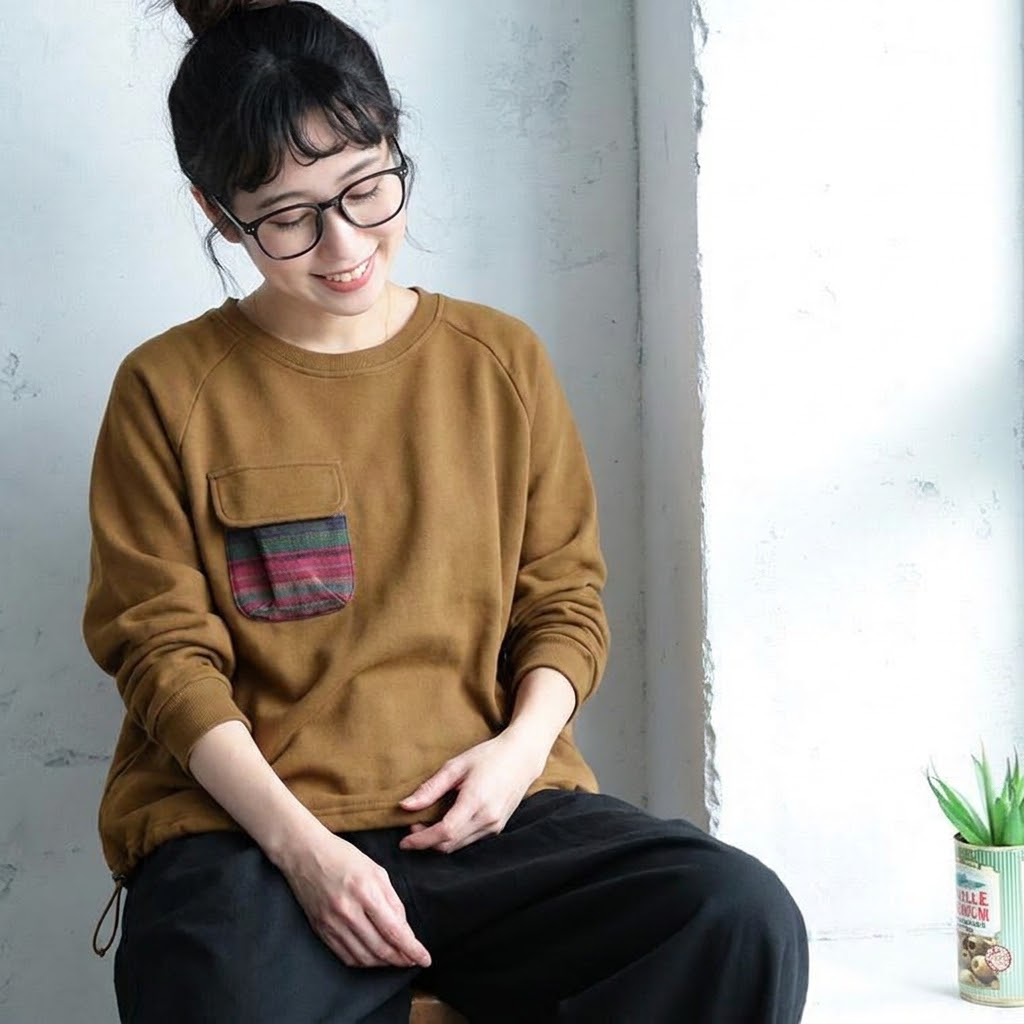切り替え ポケット付き ドローコード付き 長袖 ラウンドネック パーカー