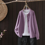ビーズボタンが可愛いニットカーディガン