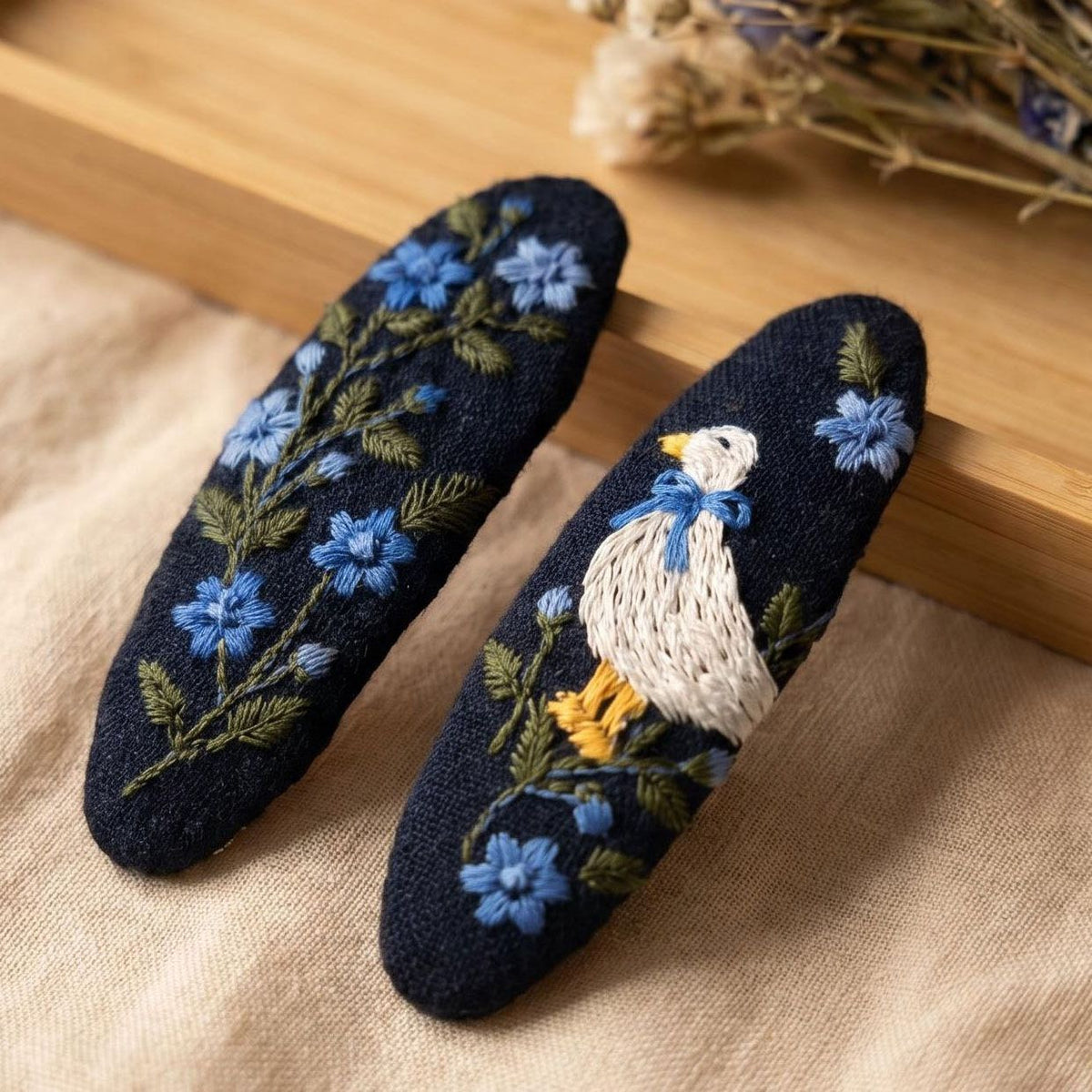 アヒル＆フラワー刺繍 ヘアピン