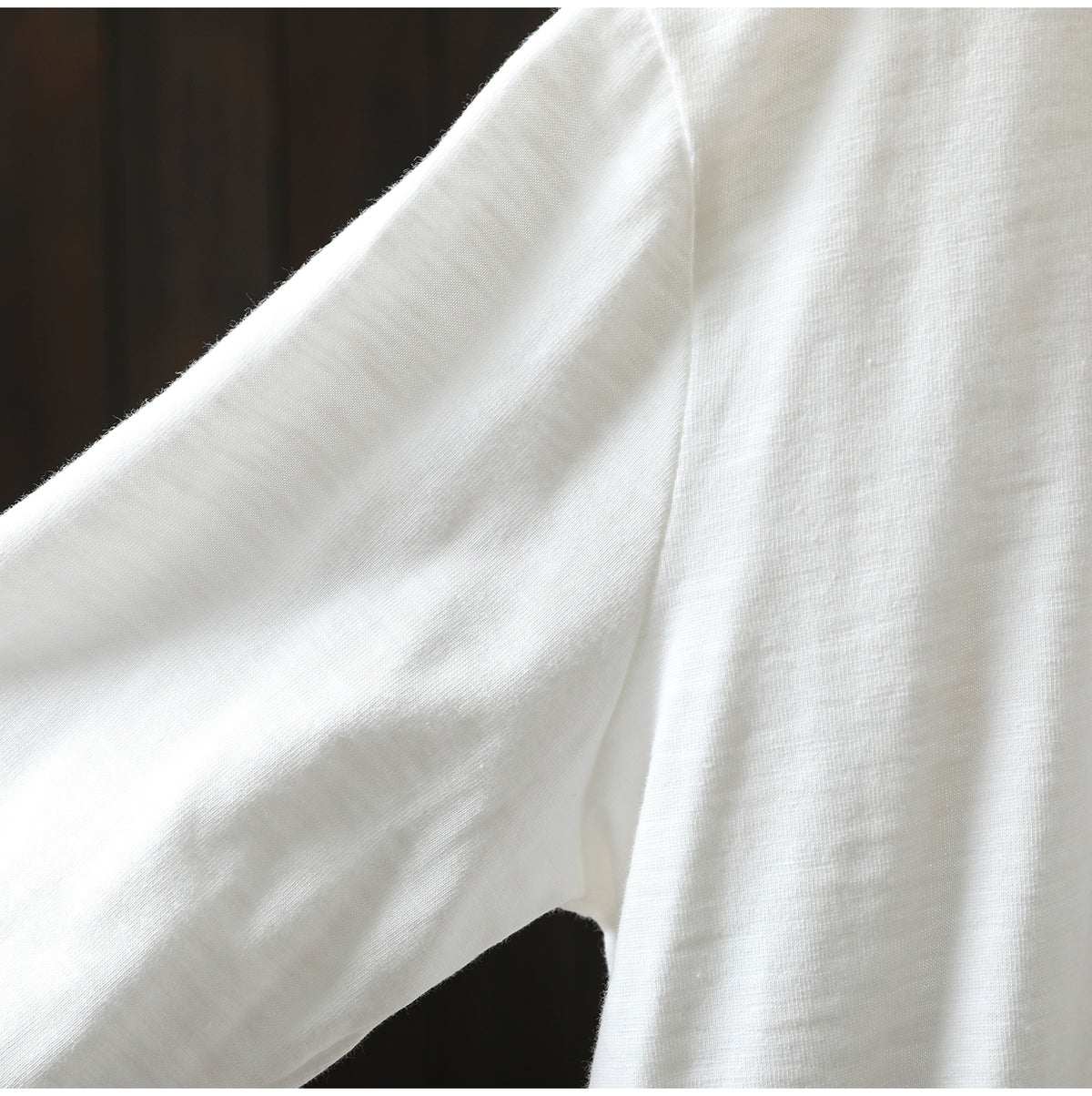 Vネック 無地長袖Tシャツ