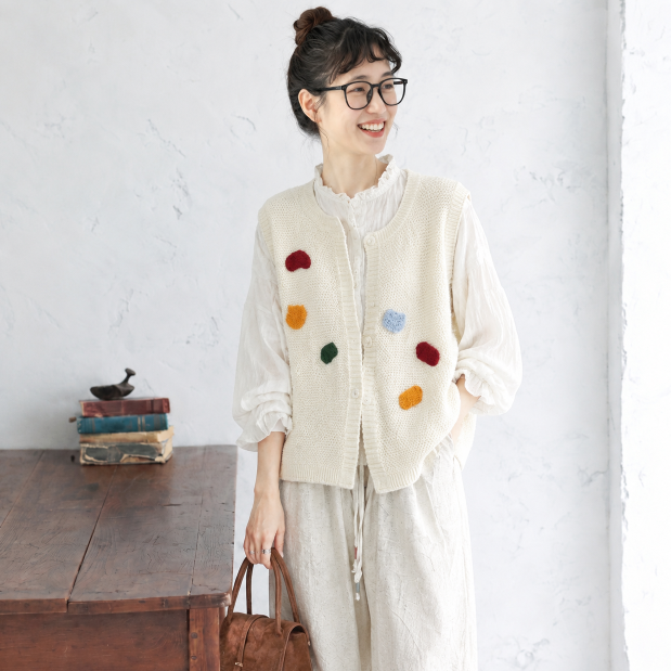 3色展開｜花刺繍 Vネックニットベスト