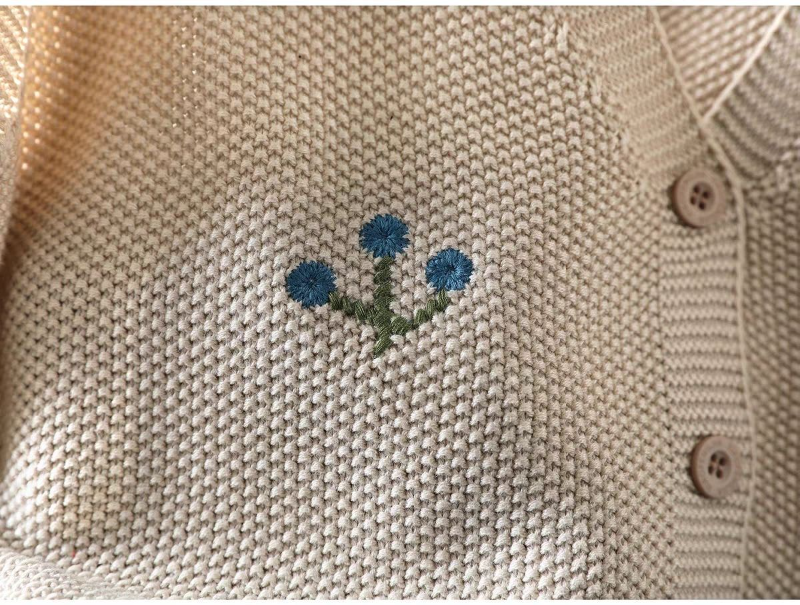 さくらんぼ刺繍 Vネックニットベスト