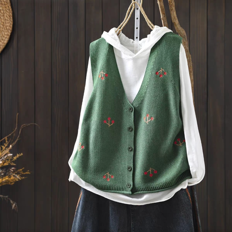 さくらんぼ刺繍 Vネックニットベスト