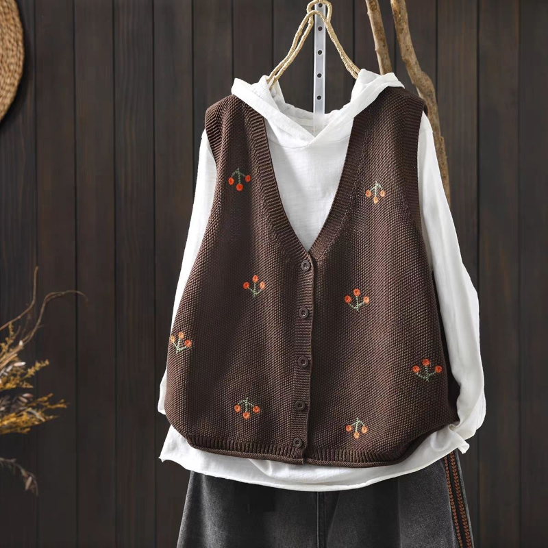 さくらんぼ刺繍 Vネックニットベスト