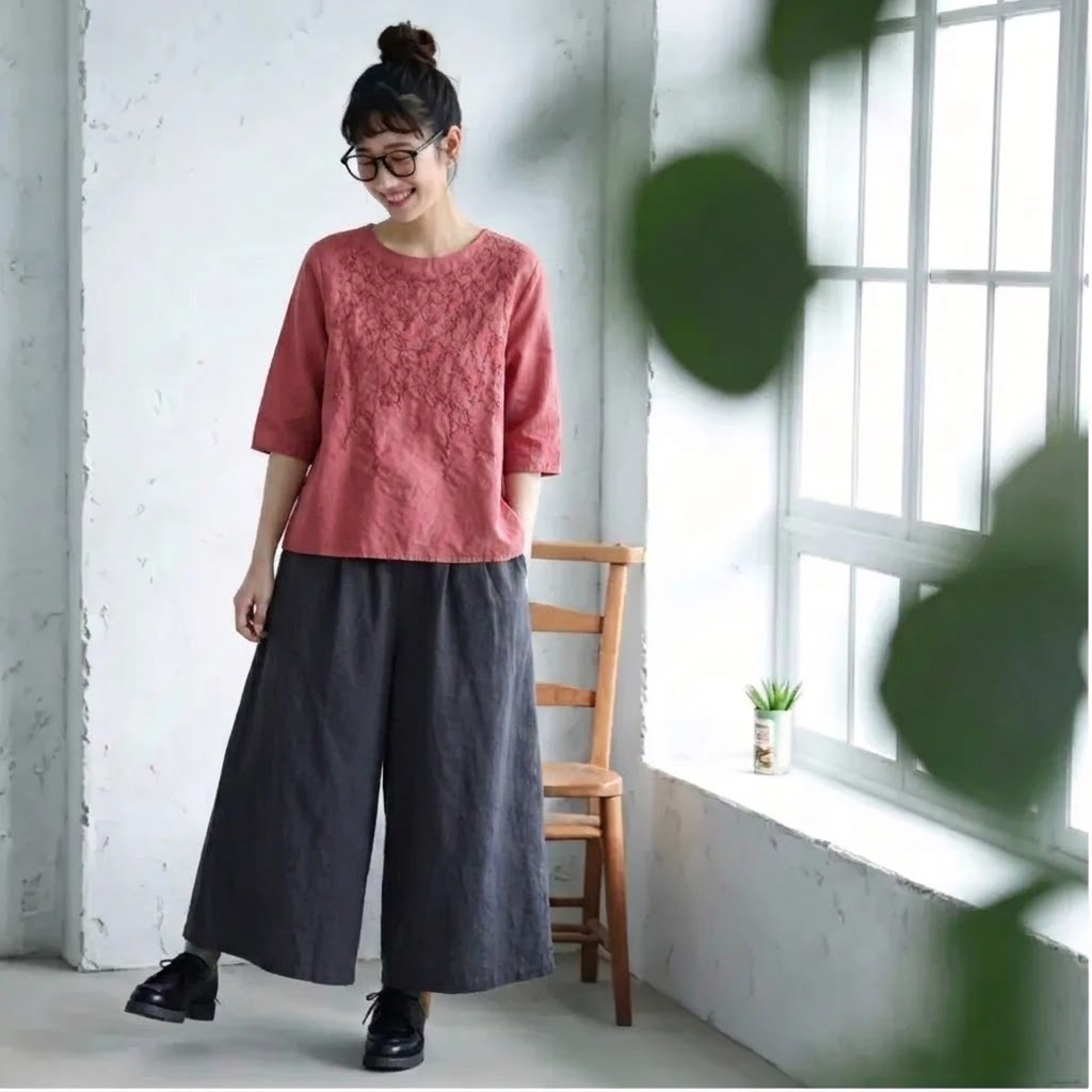 M～4XL 秋のはじまりを楽しむ 刺繍ブラウス