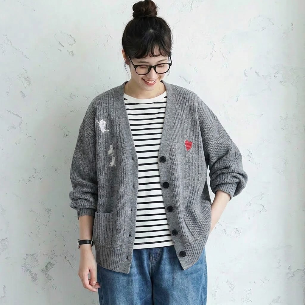 刺繍入り クルーネックニットカーディガン