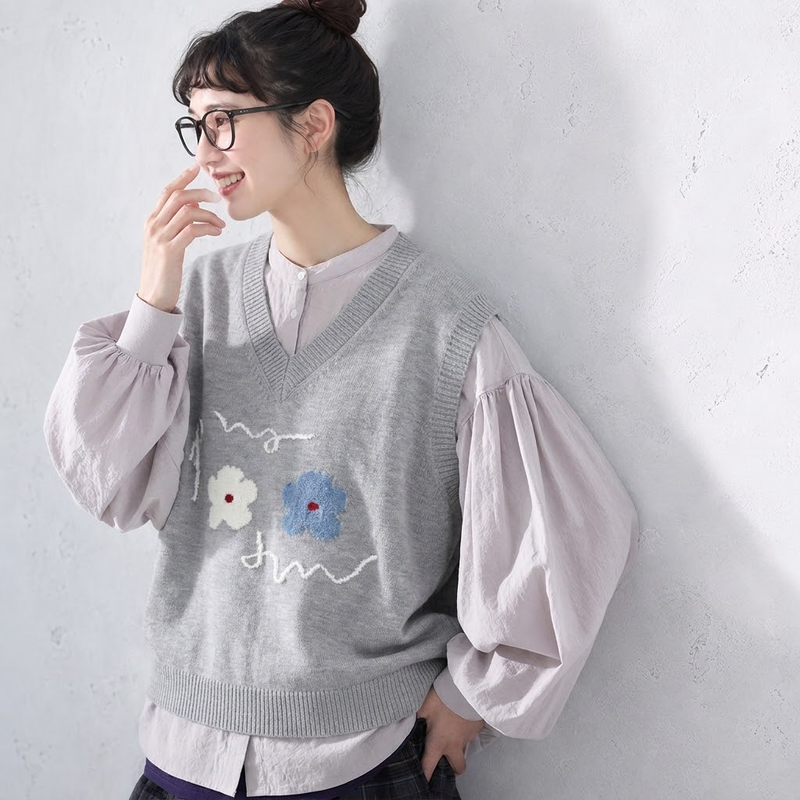 花柄刺繍 Vネックニットベスト